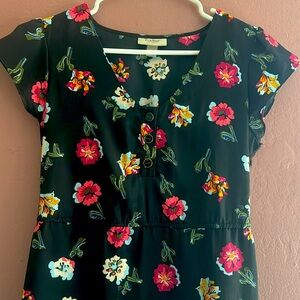 Cute floral dress with pockets!